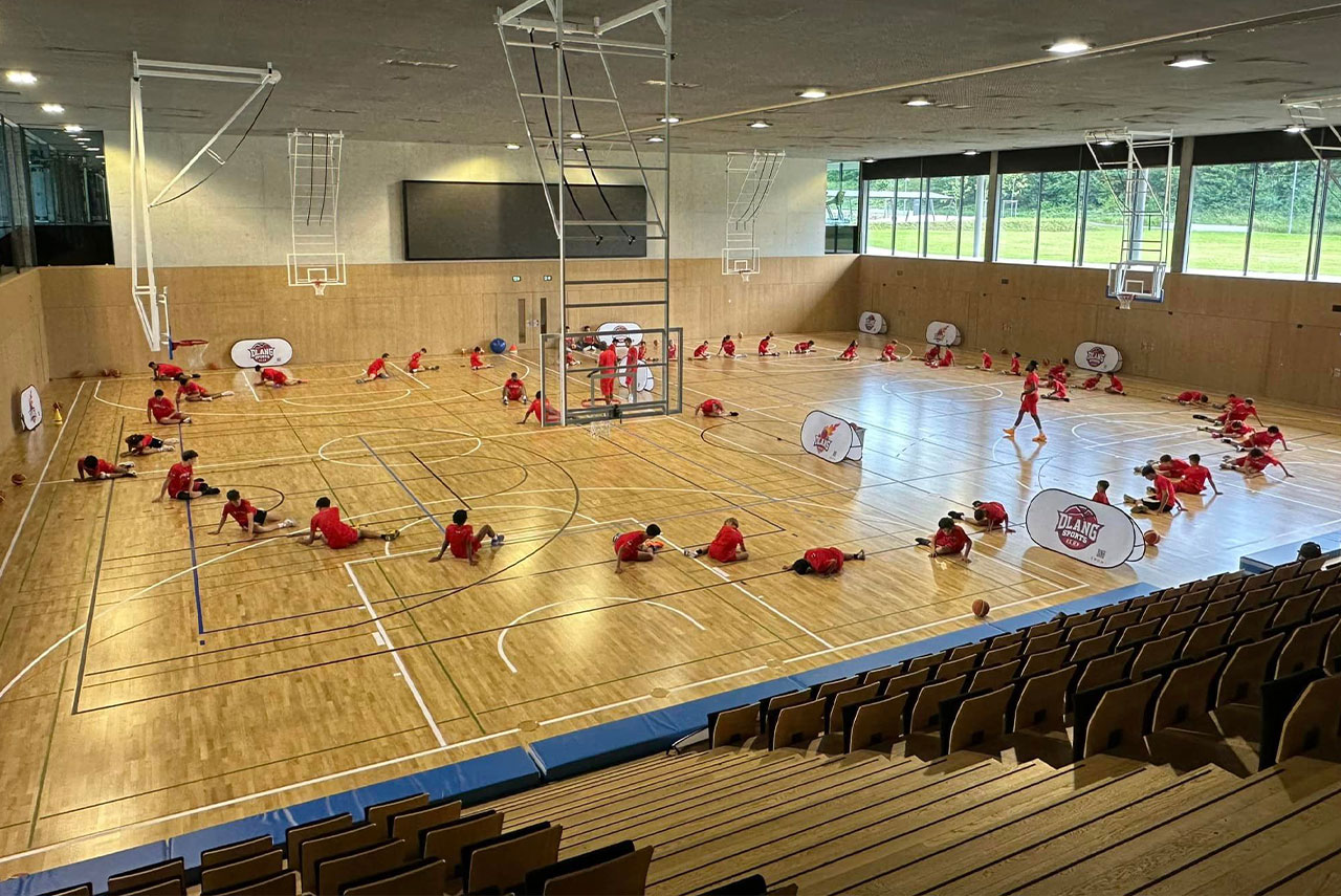 https://dlangbasketball.ch/wp-content/uploads/2025/03/SUMMER-CAMP-JAM-1.jpg