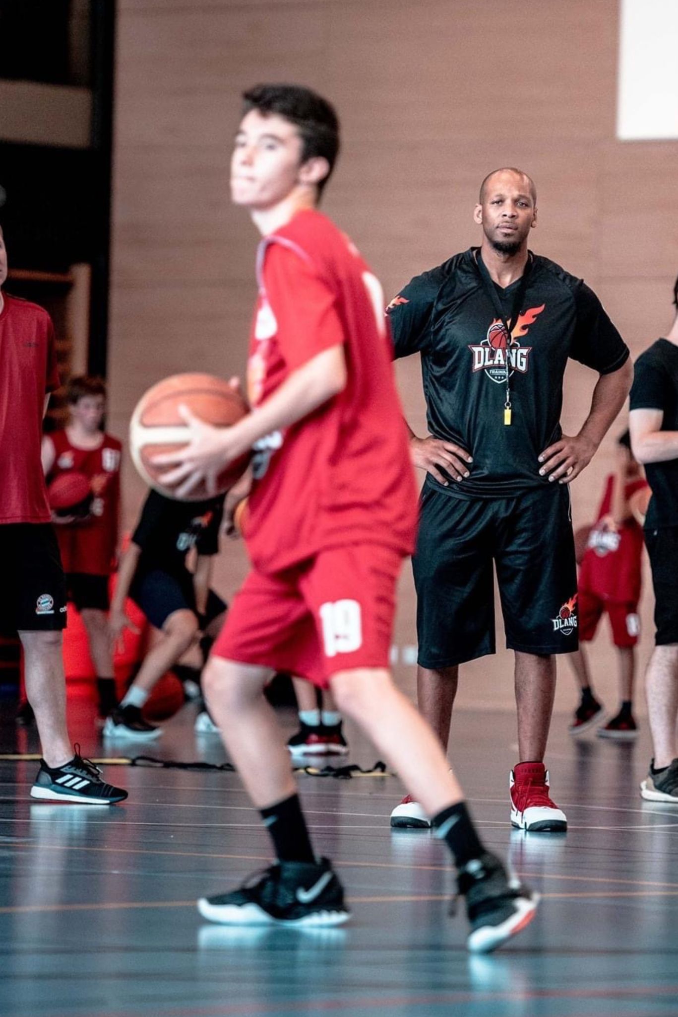 COACH https://dlangbasketball.ch/wp-content/uploads/2026/04/Design-ohne-Titel.jpg